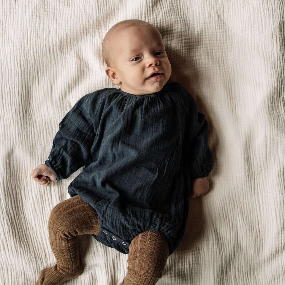 Asukuva_harso-romper_dark-grey_ribbisukkahousut