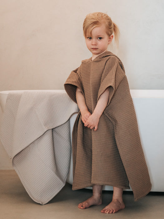 Tuotekuva_kylpyponcho_nalle_brown_2