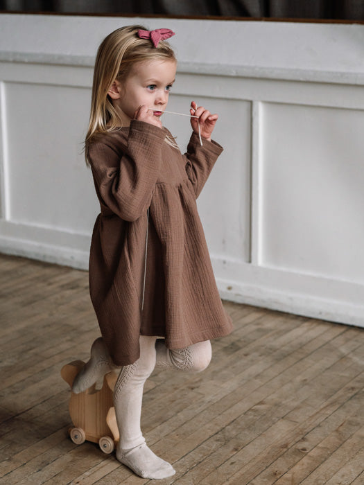 asukuva_harsomekko_brown_rusettipanta_ribbisukkahousut_d5099451-c8eb-4533-bc71-de0c72683072.jpg