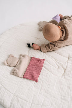 SMALL_Leikkimatto-48_1.jpg [Leikkimatto Ivory, Uninalle Raspberry]