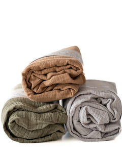 Tuotekuva_hoitoalustanpaallinen_Cacao_light_grey_olive