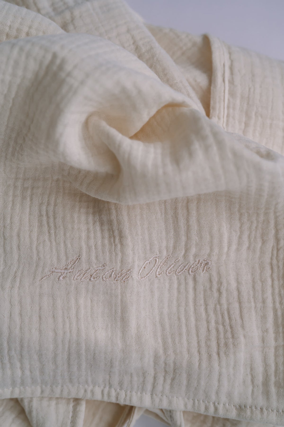 brodeeraus_retkipyyhe_ivory_2 [fontti 2 - ivory]